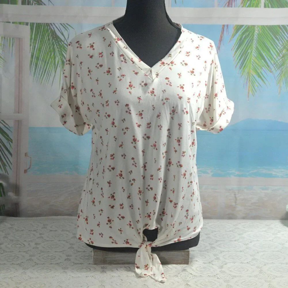 2/$10 B Flawless Red Rose Floral V-Neck Tie Front Top Size Small MUST BUNDLE